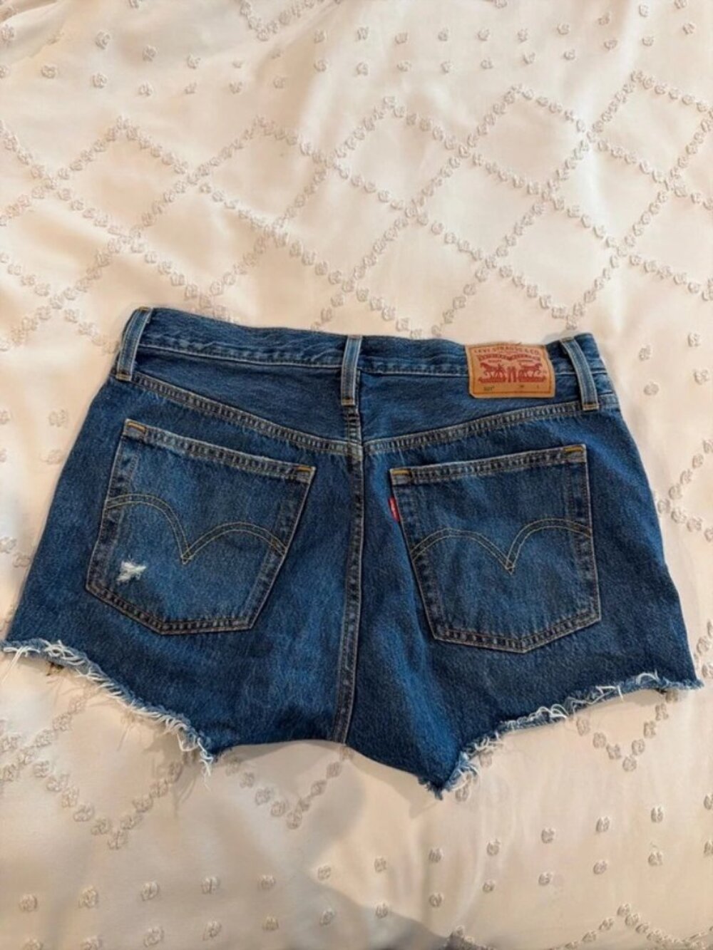 Levi's high waisted button fly jean shorts W28 - Picture 2 of 4